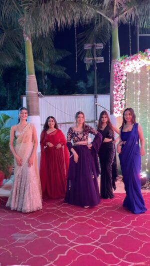 Kaashvi Hiranandani Instagram - Following the trend! 💅🏻