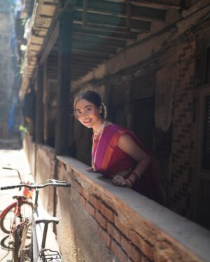 Kaashvi Hiranandani Instagram - मी कशी दिसते? 👀 #gudipadwa #kaashplays
📸 by @deomanish 
💄 by @makeupartist__siddhi 
.
.
.
.
.
.
#s8ul #bgmi #mumbai #marathi #hindu #explorepage #fyp #indiangirl #marathimulgi #gulabisadi🌸💗