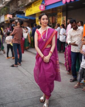 Kaashvi Hiranandani Instagram - मी कशी दिसते? 👀 #gudipadwa #kaashplays
📸 by @deomanish 
💄 by @makeupartist__siddhi 
.
.
.
.
.
.
#s8ul #bgmi #mumbai #marathi #hindu #explorepage #fyp #indiangirl #marathimulgi #gulabisadi🌸💗