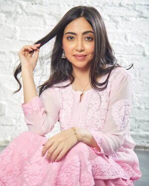 Kaashvi Hiranandani Instagram - give me a nickname 💞 
📸: @shivanigoel96 
#kaashplays
.
.
.
.
.
.
.
#explore #bgmi #indianwear #fyp #chikankari #indian