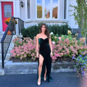 Kaitlyn Leeb Instagram - Because we need a moment for the dress