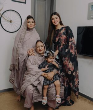 Kanwal Aftab Instagram - I love you nano mama & my jaan aizal 🫀🫀

👗 @iznikfashion 
📸 @executive.clicks 

#kanwalzulqarnain #kanwalaftab #blessed #alhumdullilah #motherdaughter #motherday