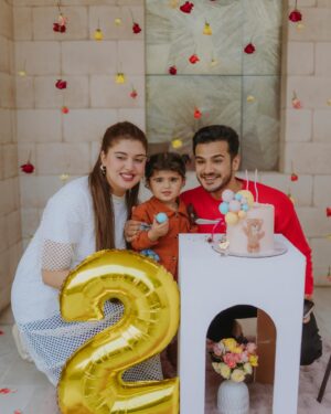 Kanwal Aftab Instagram - it’s her prebirthday 🎂🎂

📸 @adil_bajwa_ 
decore @emsbylaiba 
🎂 @foo.dmunch 

[ kanwalzulqarnain, zulqarnainsikandar, aizalzulqarnain, aizalbirthday, rehmat, prebirthday, alhumdulillah ]