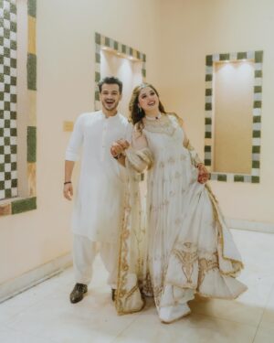 Kanwal Aftab Instagram - اگر تم ساتھ ہو🫀

👗 @flayers.official 
📸 @adil_bajwa_ 
mua @makeupbyhassan_02 

[ kanwalzulqarnain, Zulqarnainsikandar, kanwalaftab, barat, cousinwedding, blessed, alhumdulillah]