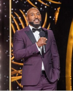 Karen Robinson Instagram - Sunday’s Legacy Awards was EVERYTHING - fun, fellowship, slick AF, highly entertaining, hugely inspiring. My heart swelled to bursting being in the midst of my incredibly beautiful and fantastically talented brothers and sisters!

Congratulations to all the recipients and to  @insight.productions, @blackisnowcanada and @cbc for a gorgeous show!

Go watch it on @cbcgem ! See how we do! PS. I got to meet Olympic gold medallist @rogers_camryn , y’all! #hammerthrow

(Credit for some photographs -  @georgepimentel1 , and credit for my wig - the kindness of @ana_sorys )

#legacyawards #blackacademy @legacyawardsca #wehere #webeenhere #fromtime