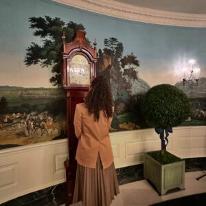 Kate Rockwell Instagram - Christmas at the White House 🌲
Singing for POTUS 🦅 
Contemplating time 🕰️ 
Drinking champagne everywhere 🥂 

I may never stop posting these photos 📸