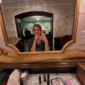 Kate Rockwell Instagram - Christmas at the White House 🌲
Singing for POTUS 🦅 
Contemplating time 🕰️ 
Drinking champagne everywhere 🥂 

I may never stop posting these photos 📸