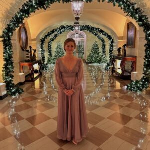 Kate Rockwell Instagram - Christmas at the White House 🌲
Singing for POTUS 🦅 
Contemplating time 🕰️ 
Drinking champagne everywhere 🥂 

I may never stop posting these photos 📸