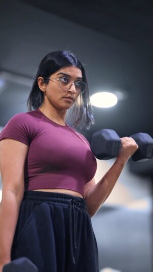 Kaviya Ravichandran Instagram - Cardio is as important as strength training !

Shop your protein from @avvatarindia. Use code :KAVYASUHA for additional discounts 

#gym #fit #workout