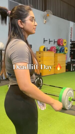 Kaviya Ravichandran Instagram - A great Deadlift session.❤️

In this session my top set was 100 kgs x 1 

Hook’s top set-250kgs x 5

Thank you @thehook___  for teaching me how to max out in an efficient way 🙌 It was really a great session.

#gym #workout #fit