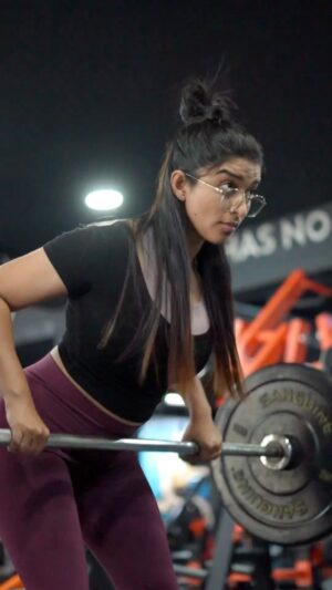 Kaviya Ravichandran Instagram - Just be consistent, things will fall in place ✌️

Shop Protein from @avvatarindia 
Use code : KAVYASUHA

#gym #fit #workout