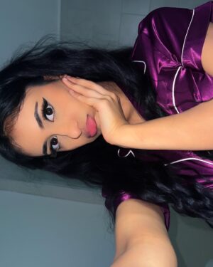 Kayla Kapoor Instagram - getting cute in my PJs 😙💜

#indiangirl #desigirl #bikinimodel #lingeriemodel #browngirl #spicyaccountant