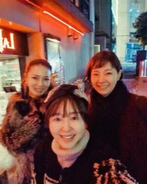 Keiko Horiuchi Instagram - 会えました💜

アナスタシアでお世話になった。
朝海ひかるさん、マルシアさん

コムちゃんと、マルちゃんと、薬膳鍋にて。

ゆっくり色んな事話せて、感謝だなぁ💜💛♥

#アナスタシア
#朝海ひかる
#マルシア

#薬膳火鍋
#写真がブレブレで
#動画にもなってしまったのは私のせいです