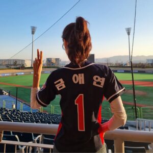 Kim Ji-soo Instagram - 안녕 금애연~ 안녕 가족X멜로. 
소중하고 행복했다. 💌❤️ 

⭐️ 가족X멜로를 사랑해주신 모든분께 깊은 감사를 드립니다. 
  이 세상 모든 가족이 행복하길 바라며. 🙏

#가족x멜로 #jtbcdrama