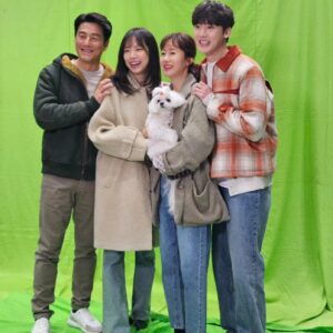 Kim Ji-soo Instagram - 안녕 금애연~ 안녕 가족X멜로. 
소중하고 행복했다. 💌❤️ 

⭐️ 가족X멜로를 사랑해주신 모든분께 깊은 감사를 드립니다. 
  이 세상 모든 가족이 행복하길 바라며. 🙏

#가족x멜로 #jtbcdrama