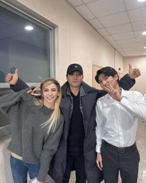 Kim Ji-woo Instagram - .
.
두손 가득 간식들고 신발공장에 놀러와준 노윤노윤 뀨우웅💜
.
.