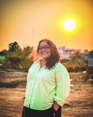 Kshitee Jog Instagram - तू माझा सोबती ☀️
PC - @sidchandekar 

#opacarophile #love #sunset #ilovethissong #smile
