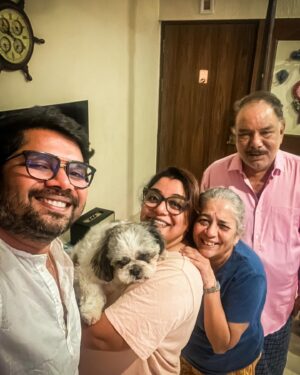 Kshitee Jog Instagram - Animal and Minimal....🤪

#iykyk #family #chilltime #tedhahaiparmerahai