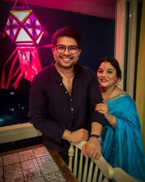 Kshitee Jog Instagram - Fussclass family barobar Fussclass diwali🙏🏽🙏🏽🙏🏽🪔🪔🪔🪔
#lights #ilovefestivalseason #diwali #diwalivibes #family #friends #