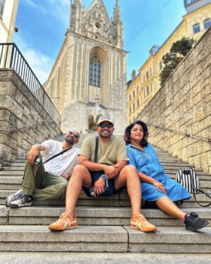 Kshitee Jog Instagram - Three stooges! 
@hemantdhome21 @kshiteejog 
PC : @juilee_sonalkar 
#Wien