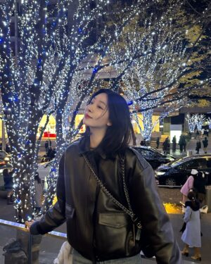 Lee Seo-bin Instagram - 크리스마스 이브다 !!! 
이브랑 클스는 해리포터 정주행 🚂🎄