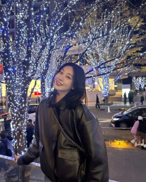 Lee Seo-bin Instagram - 크리스마스 이브다 !!! 
이브랑 클스는 해리포터 정주행 🚂🎄