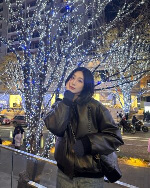 Lee Seo-bin Instagram - 크리스마스 이브다 !!! 
이브랑 클스는 해리포터 정주행 🚂🎄