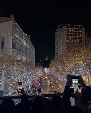 Lee Seo-bin Instagram - 크리스마스 이브다 !!! 
이브랑 클스는 해리포터 정주행 🚂🎄