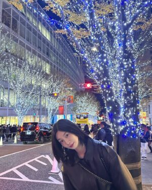 Lee Seo-bin Instagram - 크리스마스 이브다 !!! 
이브랑 클스는 해리포터 정주행 🚂🎄
