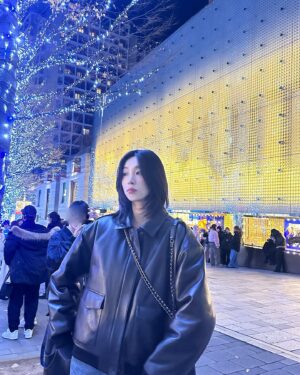 Lee Seo-bin Instagram - 크리스마스 이브다 !!! 
이브랑 클스는 해리포터 정주행 🚂🎄