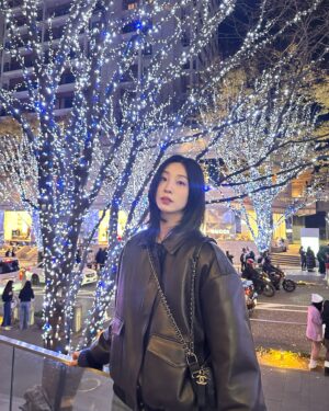 Lee Seo-bin Instagram - 크리스마스 이브다 !!! 
이브랑 클스는 해리포터 정주행 🚂🎄