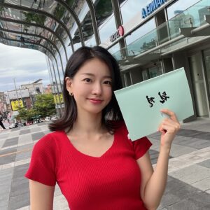 Lee Xia Instagram - Tvn/tving 원경 1.6일 첫방송이에요❤️ #tvn #tving #원경
