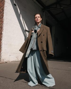 Liv Lisa Fries Instagram - @emotionmagazin in stores out now 🌸
Concept & Styling @betty.brenn 
Foto @ansgar_sollmann 
Hair & Make-up @agnesha_kollien