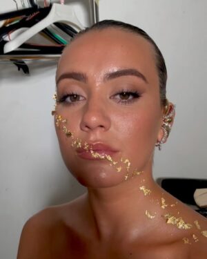 Lola Antolinos Instagram - Behind the scene, cover’s shoot 📀
1. We said attitude
2. Peace by peace. Only gold please 
3. 👄
4. A little bit of makeup
5. When the photographer got this smile, everything is ok
6. Does better bts pics exist ? 
bts by  @manon_angello