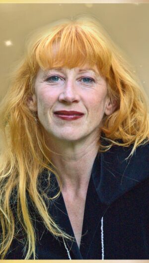 Loreena McKennitt Instagram - In recent years I’ve sat down to reflect on the year ahead and the year gone by with hands poised on a computer keyboard.

Of course it wasn’t always thus, having grown up in an era long before computers.

And yet this year I feel inclined more than ever to once again take up pen and paper to re-experience the sensual act of thinking and writing in a way and at a tempo that seems more harmonized with my physical being – to slow things down and take in the moment.

My reflections at this time of the year keep pulling me to the real and tangible, like singing carols this week at the Falstaff Family Centre, baking cookies, reading a reflective poem, or going for a slow walk in nature.
I am reminded how rewarding it can be if one can just access the patience which seems to have slipped from our human experience in recent years. Perhaps it’s because technology has driven us faster and faster while disconnecting us from each other, no matter what it promises to the contrary.

A wonderful, warm and full yellow moon sat in the low northwest sky a few early mornings ago. It reminded me time is long and that we come and go through the ages. Yet simple beauties remain all around us, often in nature or with those we love.

We are called upon to remember that the message of the season is one of humility not hubris, of harmony and not hate, kindness not cruelty and respect for the dignity of all.

In these uncertain times, perhaps more than ever, we must give of ourselves whenever and wherever possible. This is the greatest gift of all. There is no act too small. Even a smile can be so appreciated. But of course for those with more means there is the opportunity to do so much more and our living world depends on it.

To those of you who were able to travel to our performances this past year and to those who were not able, we hold all of you in our hearts with gratitude and love.

May I and my colleagues Mark, Errol, Andrea, Stacey, and Ian wish you the very best for the year ahead and beyond.

🎬: @rpvee1