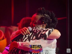 Lura Instagram - A Luz da Sara Tavares uniu-nos a todos numa emocionante homenagem que ficará para sempre na nossa memória! Foi para mim um privilégio fazer parte deste grupo de cantores, músicos, técnicos, colaboradores e amigos que tornaram este espetáculo uma Bunita tertúlia em casa da Mana Sara, que se estendeu até ao público que vibrou intensamente a cada momento.

Obrigada Ani Fonseca pelo imenso Amor e elevadíssimo cuidado em cada pormenor ❤️

A Luz da Sara vai permanecer acesa nos nossos corações. 💫

📷 @artepertinace
