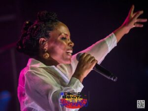 Lura Instagram - A Luz da Sara Tavares uniu-nos a todos numa emocionante homenagem que ficará para sempre na nossa memória! Foi para mim um privilégio fazer parte deste grupo de cantores, músicos, técnicos, colaboradores e amigos que tornaram este espetáculo uma Bunita tertúlia em casa da Mana Sara, que se estendeu até ao público que vibrou intensamente a cada momento.

Obrigada Ani Fonseca pelo imenso Amor e elevadíssimo cuidado em cada pormenor ❤️

A Luz da Sara vai permanecer acesa nos nossos corações. 💫

📷 @artepertinace