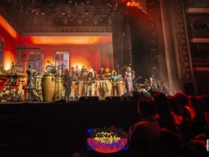 Lura Instagram - A Luz da Sara Tavares uniu-nos a todos numa emocionante homenagem que ficará para sempre na nossa memória! Foi para mim um privilégio fazer parte deste grupo de cantores, músicos, técnicos, colaboradores e amigos que tornaram este espetáculo uma Bunita tertúlia em casa da Mana Sara, que se estendeu até ao público que vibrou intensamente a cada momento.

Obrigada Ani Fonseca pelo imenso Amor e elevadíssimo cuidado em cada pormenor ❤️

A Luz da Sara vai permanecer acesa nos nossos corações. 💫

📷 @artepertinace