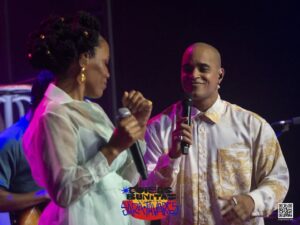 Lura Instagram - A Luz da Sara Tavares uniu-nos a todos numa emocionante homenagem que ficará para sempre na nossa memória! Foi para mim um privilégio fazer parte deste grupo de cantores, músicos, técnicos, colaboradores e amigos que tornaram este espetáculo uma Bunita tertúlia em casa da Mana Sara, que se estendeu até ao público que vibrou intensamente a cada momento.

Obrigada Ani Fonseca pelo imenso Amor e elevadíssimo cuidado em cada pormenor ❤️

A Luz da Sara vai permanecer acesa nos nossos corações. 💫

📷 @artepertinace