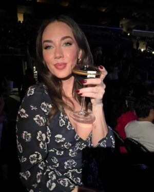 Lyndon Smith Instagram - One of us is short and one of us is sweet ☕️⁣
⁣
Thank you @absolutus and @kahlua for treating us to delicious evening of Sabrina Carpenter and espresso martinis! ⁣
⁣
#absolutpartner #kahluapartner