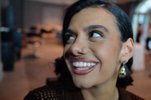 Madeleine Madden Instagram - Oi Brazil! 🇧🇷 
Day 1 of @ccxpoficial festivities

I’m beyond thrilled to be in beautiful Brazil and to meet you all tomorrow at Comic-Con!
We’ve got some exciting Season 3 news to share…

Glam: @jaquevibeauty @vankemibeauty 

#thewheeloftime #comiccon