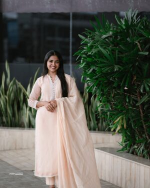 Malavika Manoj Instagram - ✨🦢

@labin_shn 📸
