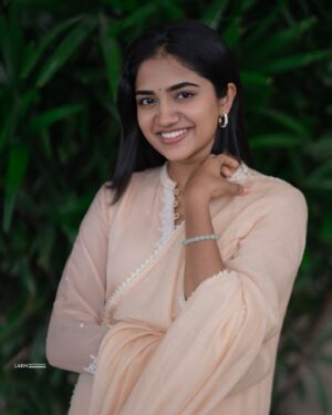 Malavika Manoj Instagram - ✨🦢

@labin_shn 📸