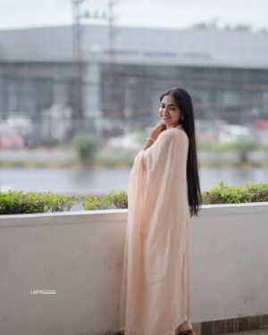 Malavika Manoj Instagram - 🦢✨

Shotby-@labin_shn 
Outfit-@voidcochin