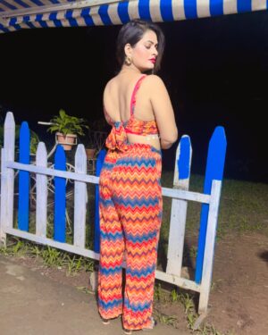 Malvika Tomar Instagram - Deepawali par bam pathke khreedne ki jrurt nhi hai 🧨🎇 áp Khud hi itne acche se ready hona .. Kuch bum pathke to Khud hi jalkr fut jyege 😂😂😛😛.
.
.
.
.
.
#happydiwali #goodvibes #romantic #life #festivetime #festivaloflights #boom #look #view #newpost #naturephotography #love #song