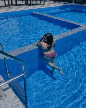 Malvika Tomar Instagram - Don’t be a queen waiting for a king , be a queen busy with her kingdom until her king arrives. 🥰😍.
.
.
.
#malvika #tomar #scene #swimming #pose #look #beauty #sunnyday #bluewater #skyblue #shoot #fun #greatness #biknibeauty #biknishoot