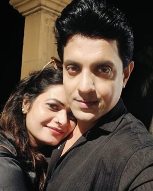 Malvika Tomar Instagram - Riste badi badi baate karne se nhi 
Choti choti baate smjhne se Ghare hote hai 😊♥️😊
.
.
.
.
.
#relationships #instagood #newpost #blackouttuesday #look #viralpost #instalike #instalike #poster #instafashion #explorepage #blackcombination #goodvibes #goodrelationship