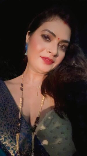 Malvika Tomar Instagram - Happy Diwali in Advance 😂😛🧨🎇.
.
.
.
.
#explorepage #exploremore #happytime #happylife #funtimes #festival #diwali #trendingreels #look