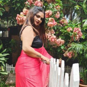 Malvika Tomar Instagram - Maturity is when you realise:) कोई पाने को तरस गया किसी को मिल गया तो कदर ही नहीं | .
.
.
.
.
.
#malvi #life #instagood #explore #beauty #lifestyle #pinksaare #photooftheday #goodvibes #instagram #saarelove #photography #indiapictures #saare