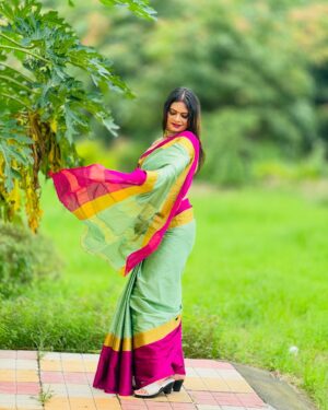 Malvika Tomar Instagram - Khud ki sunti hu or apni rah khud chunti hu 🙌🙏
.
.
.
.
.
#malvikatomar #throwback #monday #saarelove #promotion #connect #collaborations #sareelook #behappy #alwaysandforever #lovestatus #sareefashion